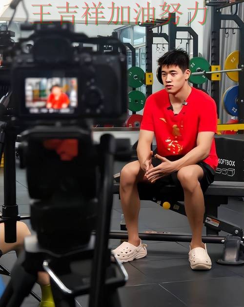 潘展乐在世乒赛中赛后发声回应外界质疑 使竞争形势愈发激烈 潘展乐在世乒赛中赛后发声回应外界质疑 使竞争形势愈发激烈